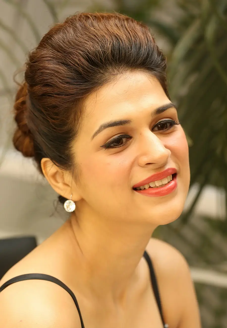 Shraddha Das Long Hair Smiling Face Closeup Wallpapers